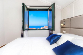 El Mar Apartments